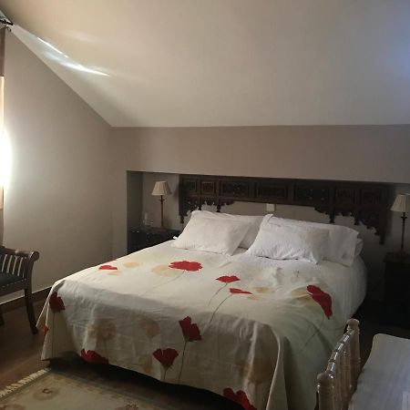 Albus Albi Guest House Colmenar del Arroyo ภายนอก รูปภาพ