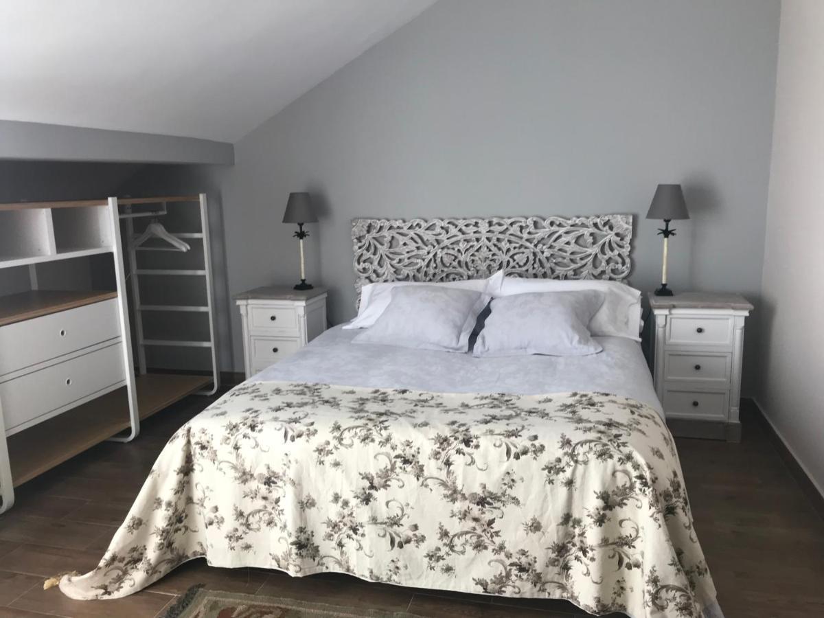 Albus Albi Guest House Colmenar del Arroyo ภายนอก รูปภาพ