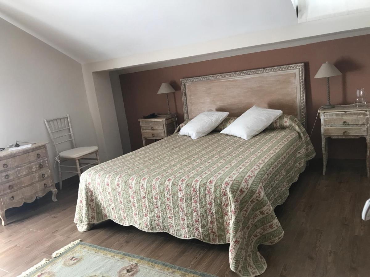 Albus Albi Guest House Colmenar del Arroyo ภายนอก รูปภาพ
