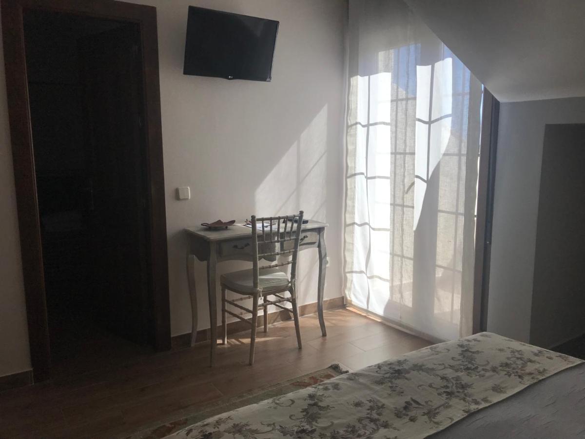 Albus Albi Guest House Colmenar del Arroyo ภายนอก รูปภาพ