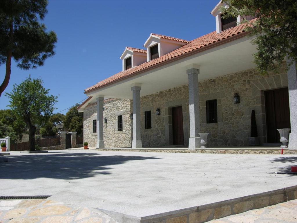 Albus Albi Guest House Colmenar del Arroyo ภายนอก รูปภาพ
