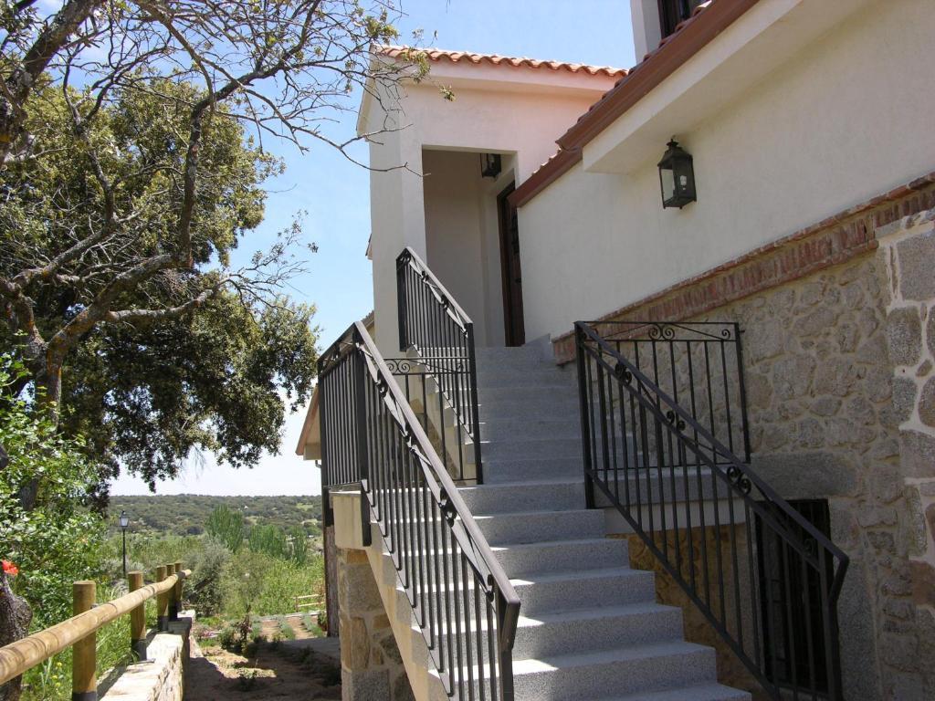 Albus Albi Guest House Colmenar del Arroyo ภายนอก รูปภาพ