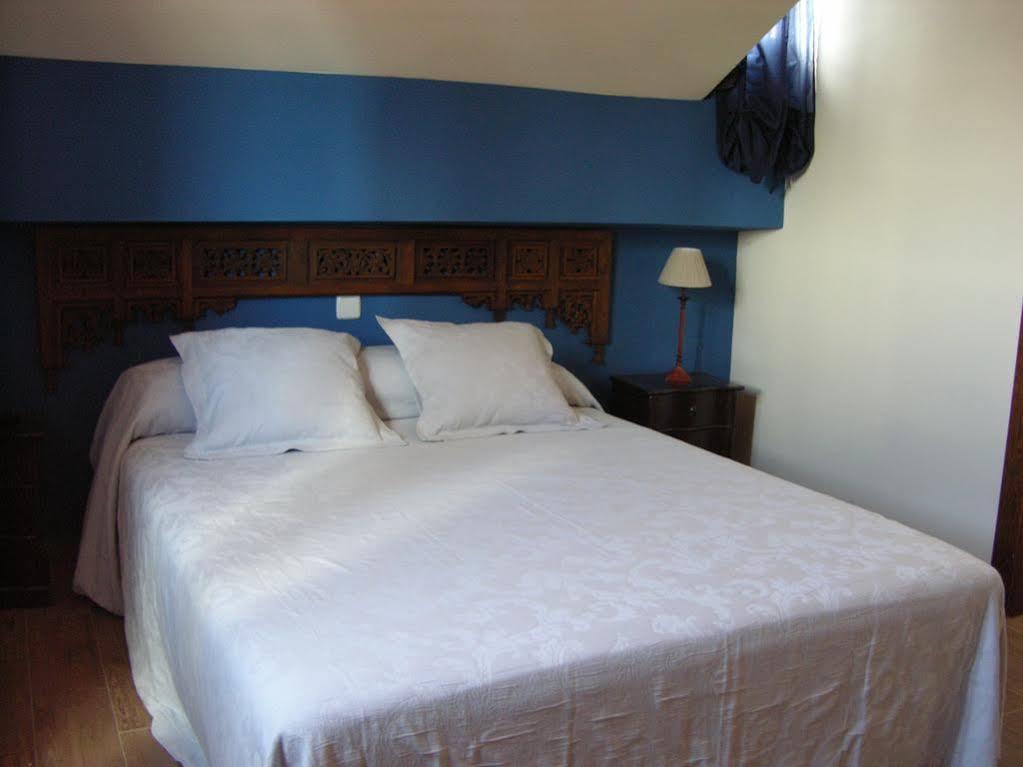 Albus Albi Guest House Colmenar del Arroyo ภายนอก รูปภาพ